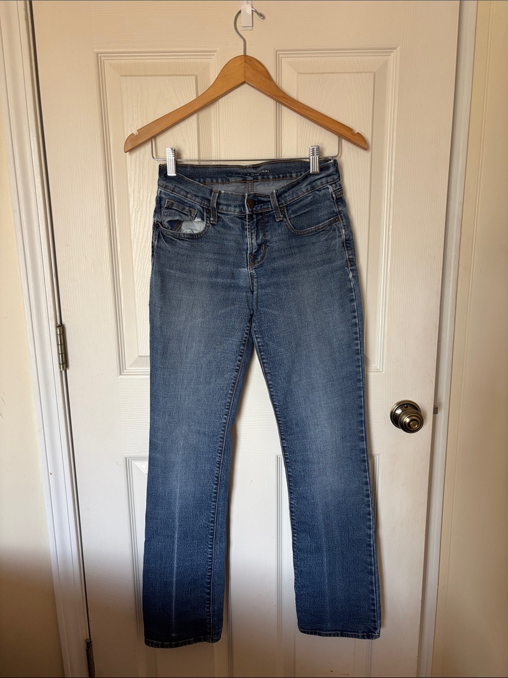 Old Navy Medium Blue Straight-Leg Women's Jeans
